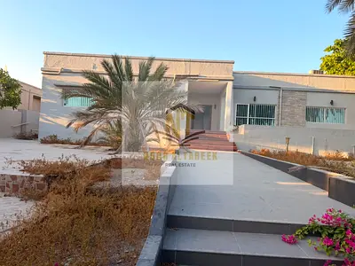 فيلا بالفيحاء 11,000 قدم على الشارع العام