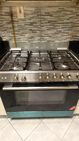 Used freestanding gas cooker with oven - good working condition