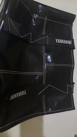 Black YAMANNI tote bag - glossy finish, sturdy straps