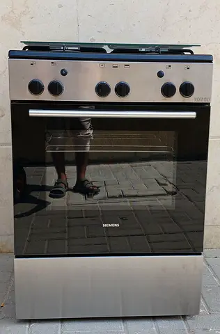60×60 SIEMENS gas cooker 4 burners with good working condition