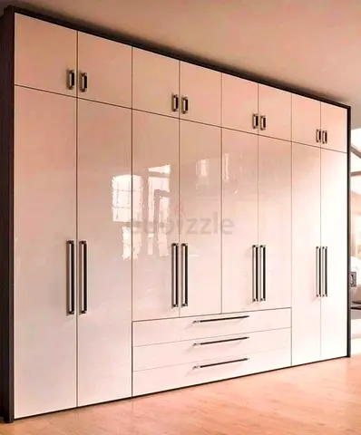Glossy White Built-in Wardrobe with Drawers - Modern Design
