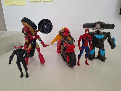 Super hero figures