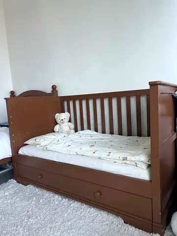 Wooden Baby Crib with Under-Drawer Storage - Brown L140 × W70 × D10 cm