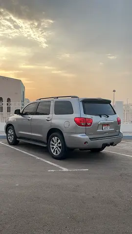 2009 Toyota SEQUOIA — фото 3