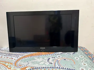 Samsung flat panel TV - 32 inch (used, working)