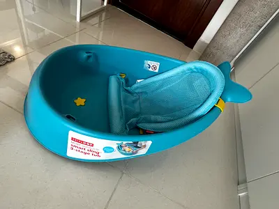 Baby bathtub with mesh sling - good used condition