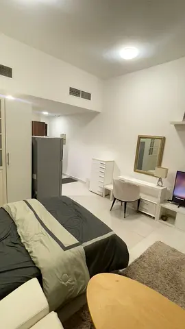 Strategic location / excellent space / clean furniture / very clean building / for families