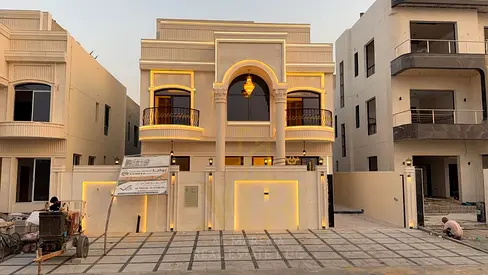Luxury villa for sale with VIP finishes, modern design, and spacious areas in a prime location, all-inclusive price.