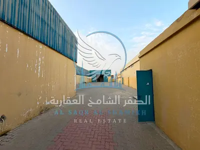 حوطه مع مستودع | 12500 قدم مربع | شارع رئيسي | موقع مميز | 3 مكتب وحمام ومطبخ |