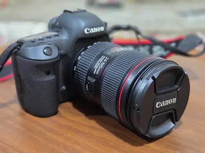 Canon DSLR with EF 24-105mm f/4L IS Lens - Good Condition