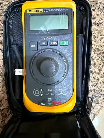 Fluke 707 Loop Calibrator in Carry Case - Good Working Condition