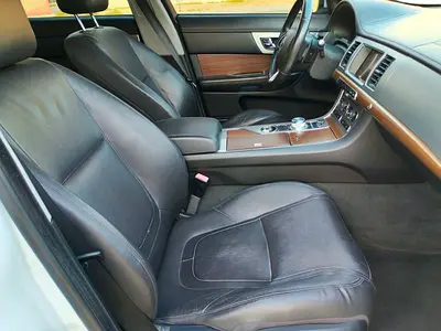2015 Jaguar XF — фото 10