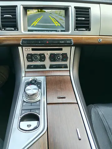 2015 Jaguar XF — миниатюра 12