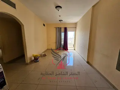 غرفتين وصاله في التعاون مع باركن مجاني وبلكون قريب من كل الخدمات مثل المقاهي والمتاجر وقريب من مخرج دبي