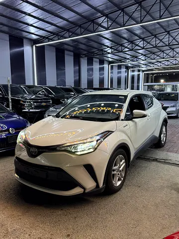 2020 Toyota C-HR photo 2