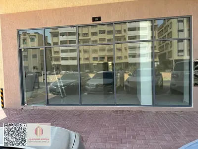 محل تجاري مميز للإيجار السنوي في منطقة الجرف الصناعية 3 – عجمان، يتمتع بموقع استراتيجي في واحدة من أكثر المناطق الحيوية التي تشهد نشاطًا تجاريًا وصناع