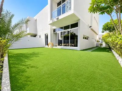 Corner Villa l Close Kitchen l Back2Back