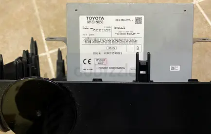 TOYOTA PARADO 2011 MODEL MUSIC SYSTEM ORIGINAL