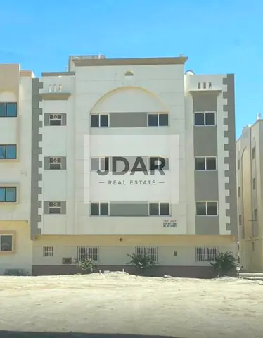 Residential building for sale at an attractive price.