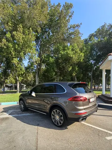 صورة 3 لـ 2015 Porsche CAYENNE