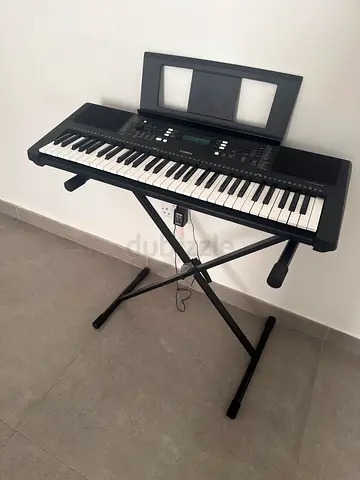 Yamaha PSR-E373 with carrier.