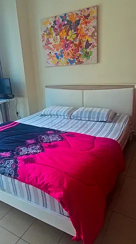 White King-sized bedroom set