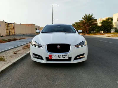 2015 Jaguar XF — фото 3