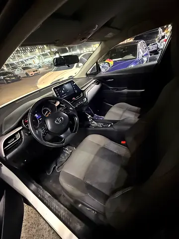 2020 Toyota C-HR photo 4
