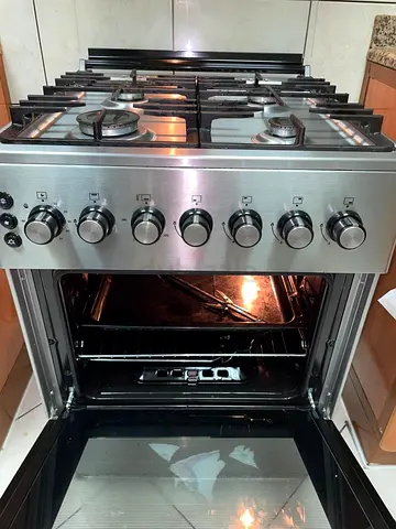 Westpoint Stainless Steel 4-Burner Gas Cooker with Oven - Almost new