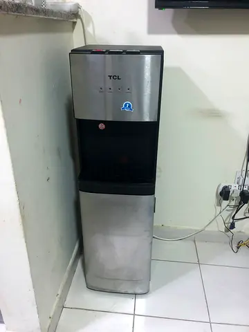 Bottom load water dispenser
