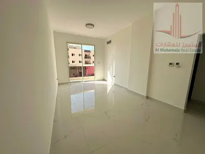 بنايه جديده للبيع بالجرف الصناعيه3 زاويه شارعين مباشر من المالك مساحه كبيره جدا ودخل سنوى يصل الى 9.7% سنويا