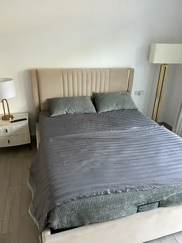 Qubba Queen Bed with Hydraulic Storage 160x200 – Like New