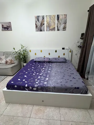 King size mattress and linens