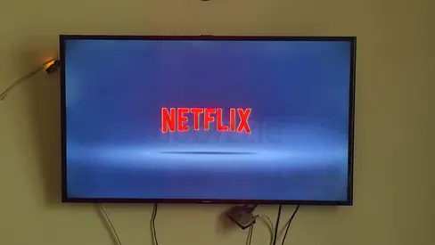 Samsung 49" LED TV - Good working condition, Netflix ready