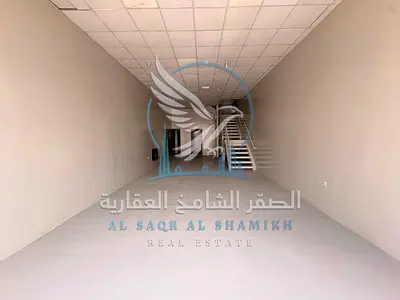 معرض للإيجار | المنطقة الصناعية 13، الشارقة. المساحة الإجمالية: 2,500 قدم مربع. طابق الميزانين: متوفر. المكاتب: مكتبان واسعان.