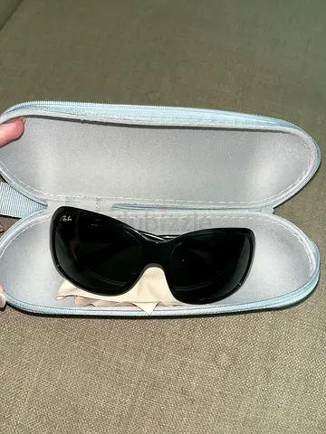 Original Ray-Ban RB4318 Women’s Oversized Soft Cat eye/ Butterfly Shape Black Sunglasses – 601/71