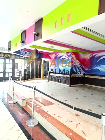 محل تجاري واسع ومميز داخل مول
محلان مفتوحان على بعض في موقع حيوي ومميز