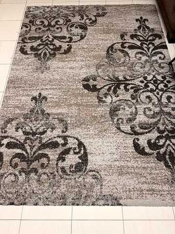 Used beige and grey patterned Arabic area rug — good condition, 190x260cm