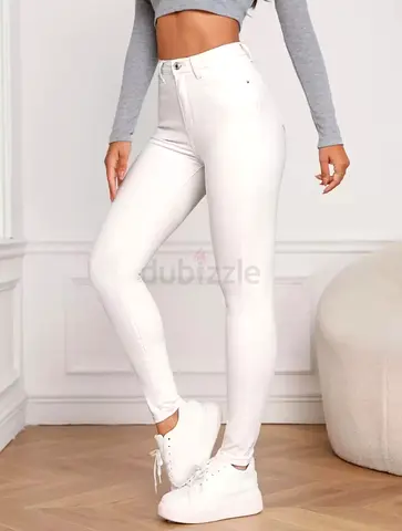 Women’s white skinny jeans