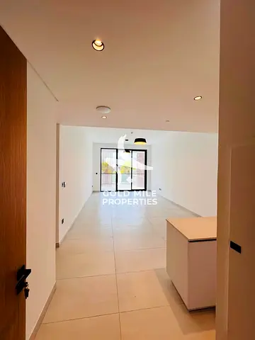 13Months contract Bright 3BR+Maidroom (2Parking slots) 6 payments