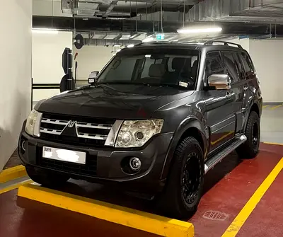 Modified Mitsubishi Pajero GLS 2014 | GCC Spec | 17" Inch Rims & Off Road Tyres + LED Lights