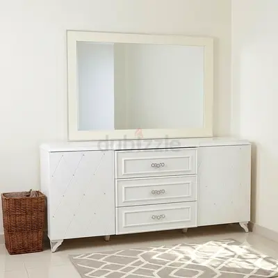 Modern White Dressing Table / Sideboard with Large Mirror – Excellent Condition