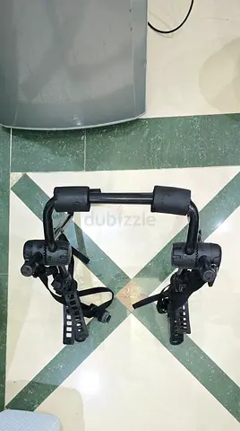 Rear-mounted bicycle carrier for 3 bikes — sturdy and used