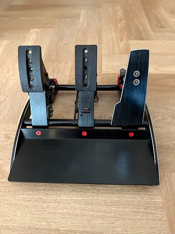 Fanatec V3 pedals with brake performance and throttle kits