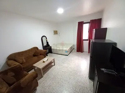 Fully Furnished Room with Attached Bath for married couple near Union Metro Available End of Month