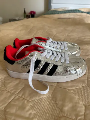 Sporty shoes