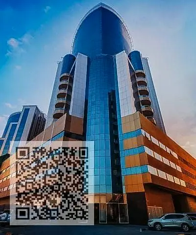 استوديو ببلكونه للبيع في رابراج الاورينت تاور مع الفرش