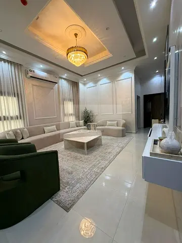 A distinctive two-story villa in a quiet, well-serviced location | 5 master bedrooms with private bathrooms | Indoor parking for one car