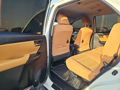 2018 Toyota FORTUNER photo 8