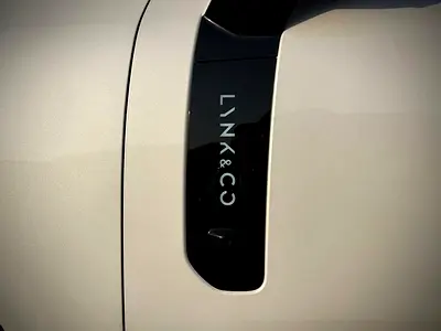 صورة 11 لـ 2025 LYNK & CO 900